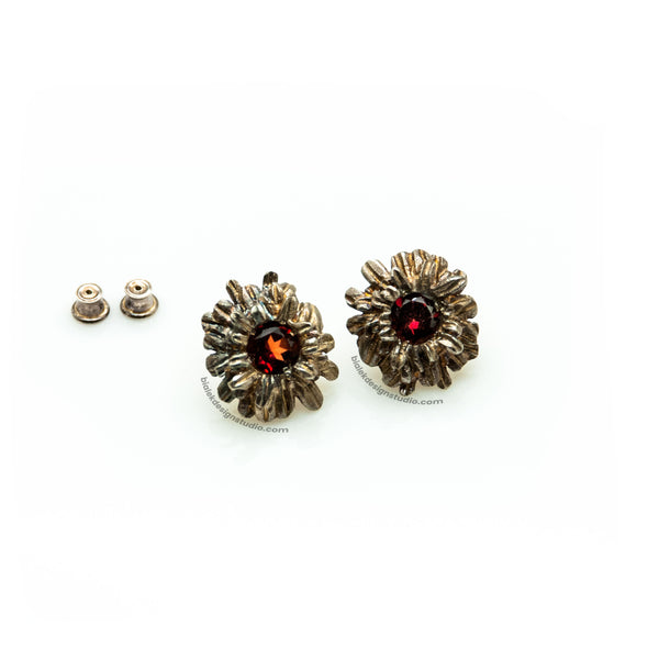 EARRINGS 002 MEADOW FLOWER WITH GARNETS
